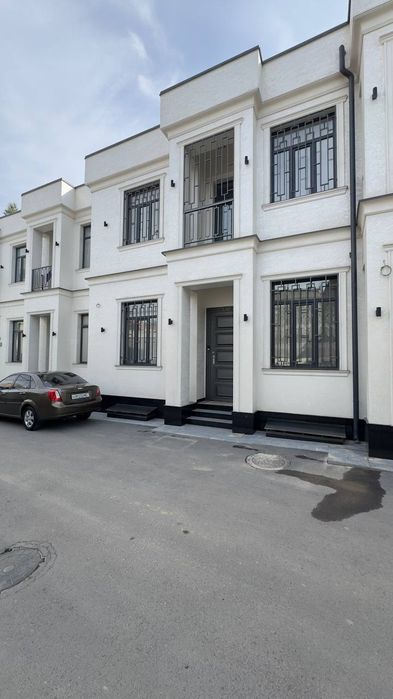 Евро коттедж сотилади Мирзо Улугбек туман Циалковскийда