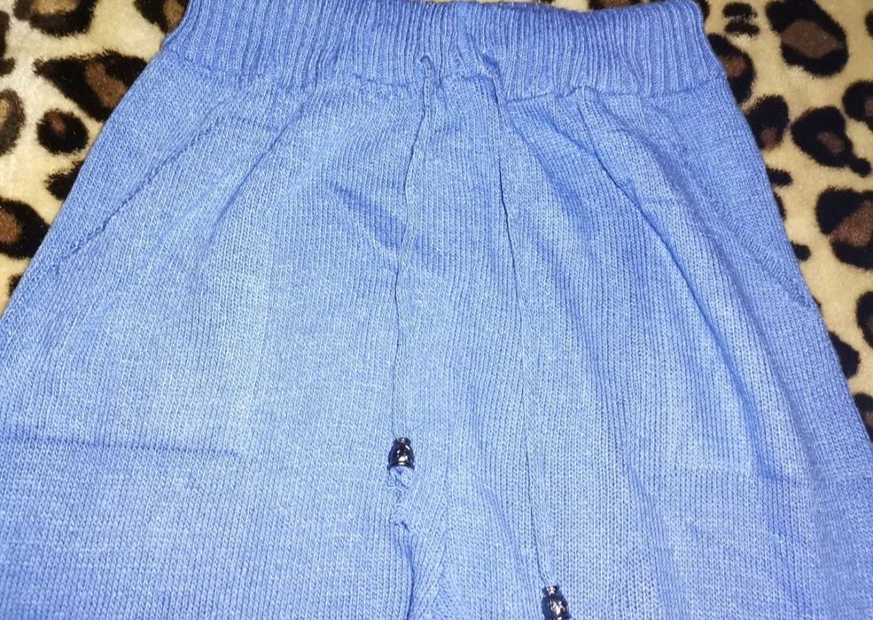 Trening mărimea S-M, din tricot stare foarte bună, de culoare albastra