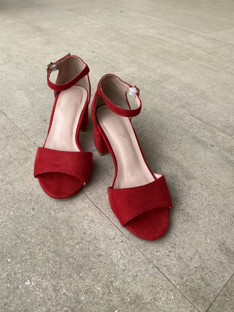 Pantofi / Sandale noi, rosii, marimea 35