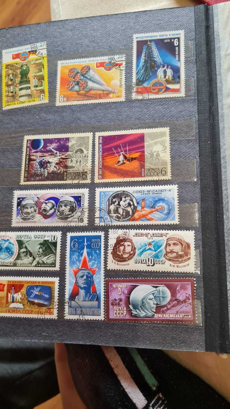 4 Класьора с близо 800 пощенски марки