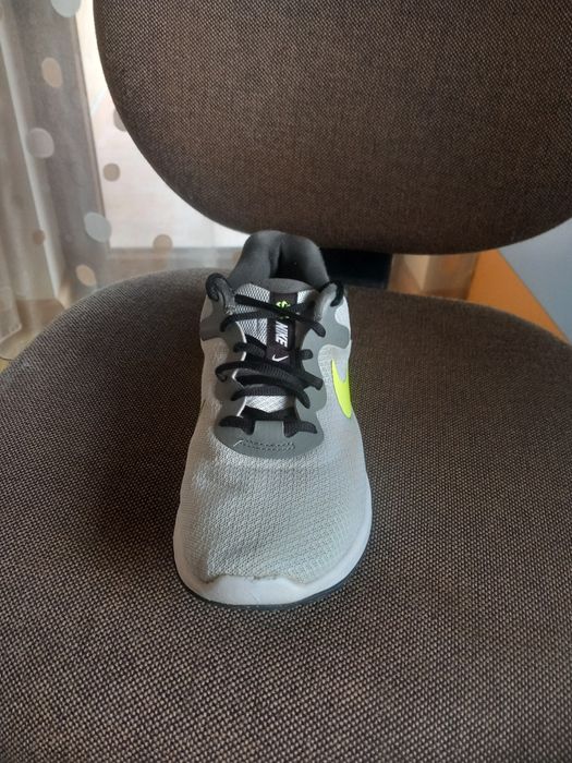 Adidași Nike gri cu verde