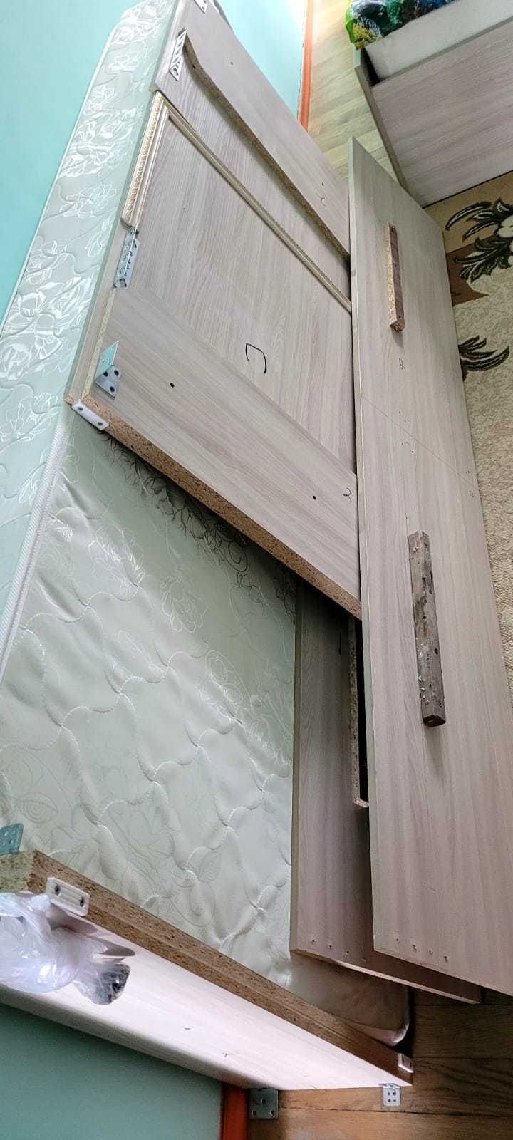 Кровать односпалка с матрацем
