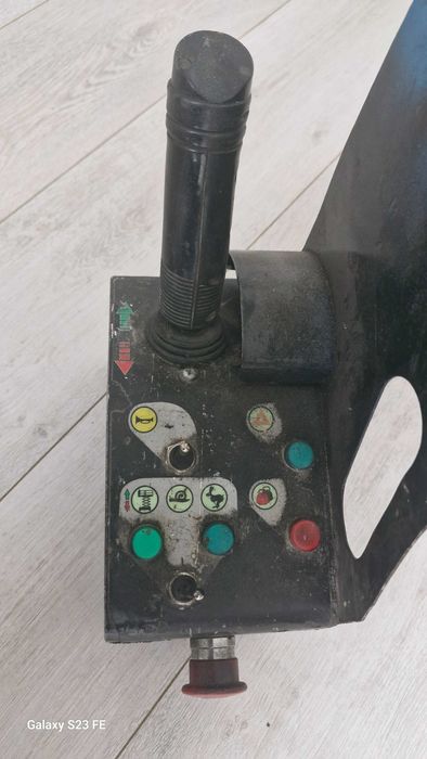 Пульт управления ножничного подъёмника