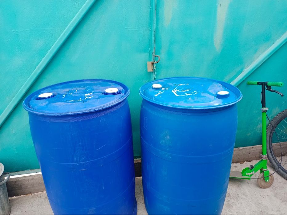 Продам пластиковые бочки 200л