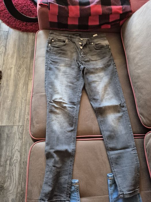 Продавам дънки като нови