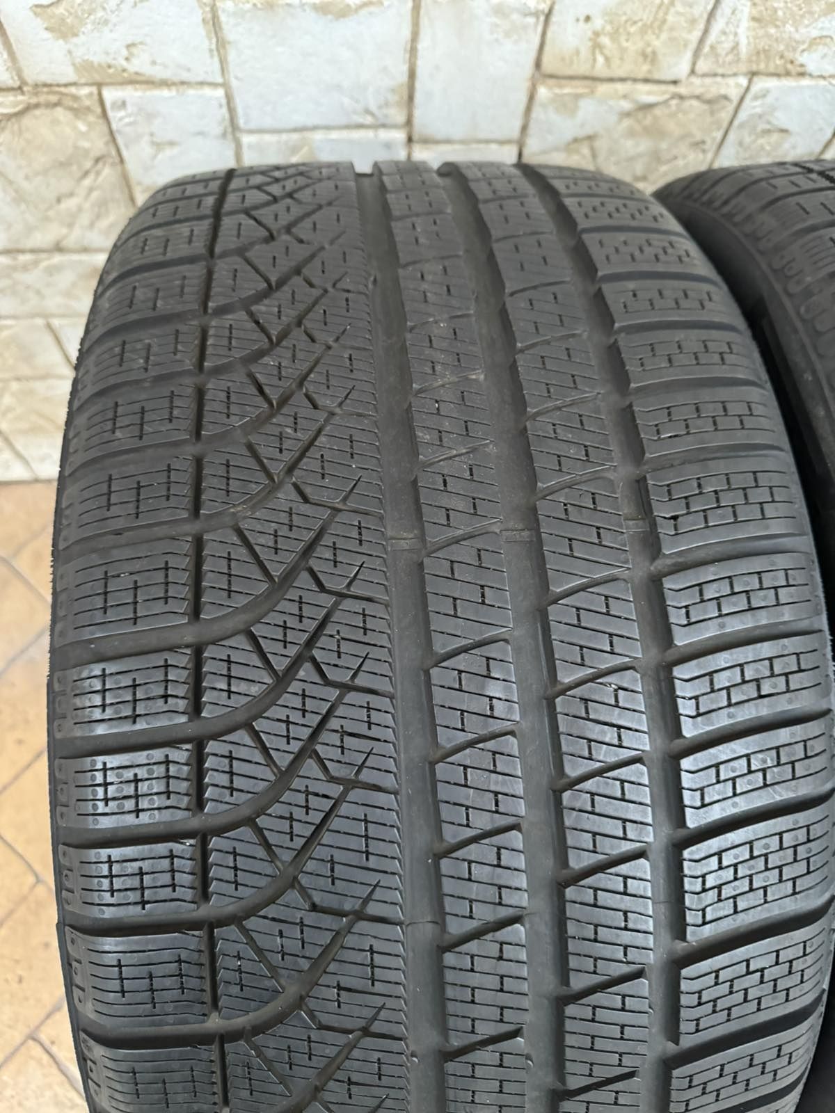 Зимни гуми 255/45/19 и 285/40/19 Pirelli P zero winter