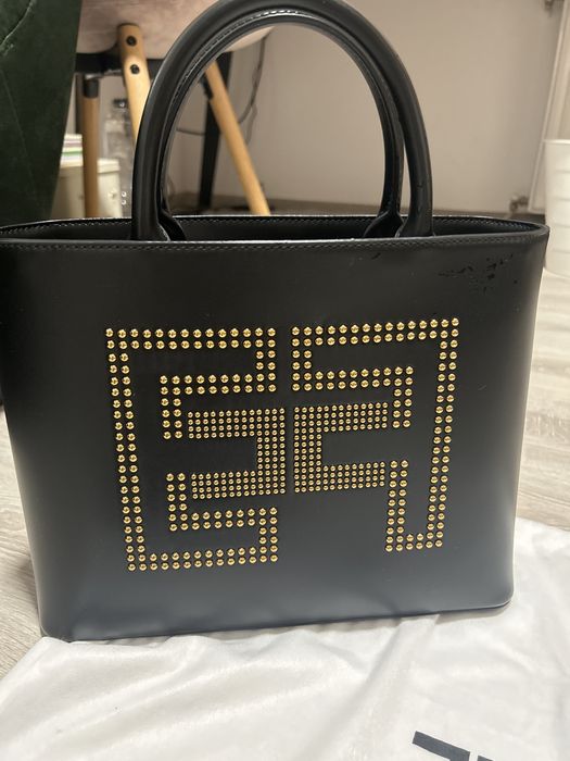 Vand poseta Elisabetta Franchi,achizitionata din Italia,are si saculet