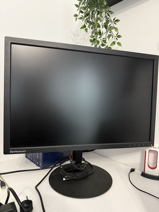 Monitor Lenovo 24 inch