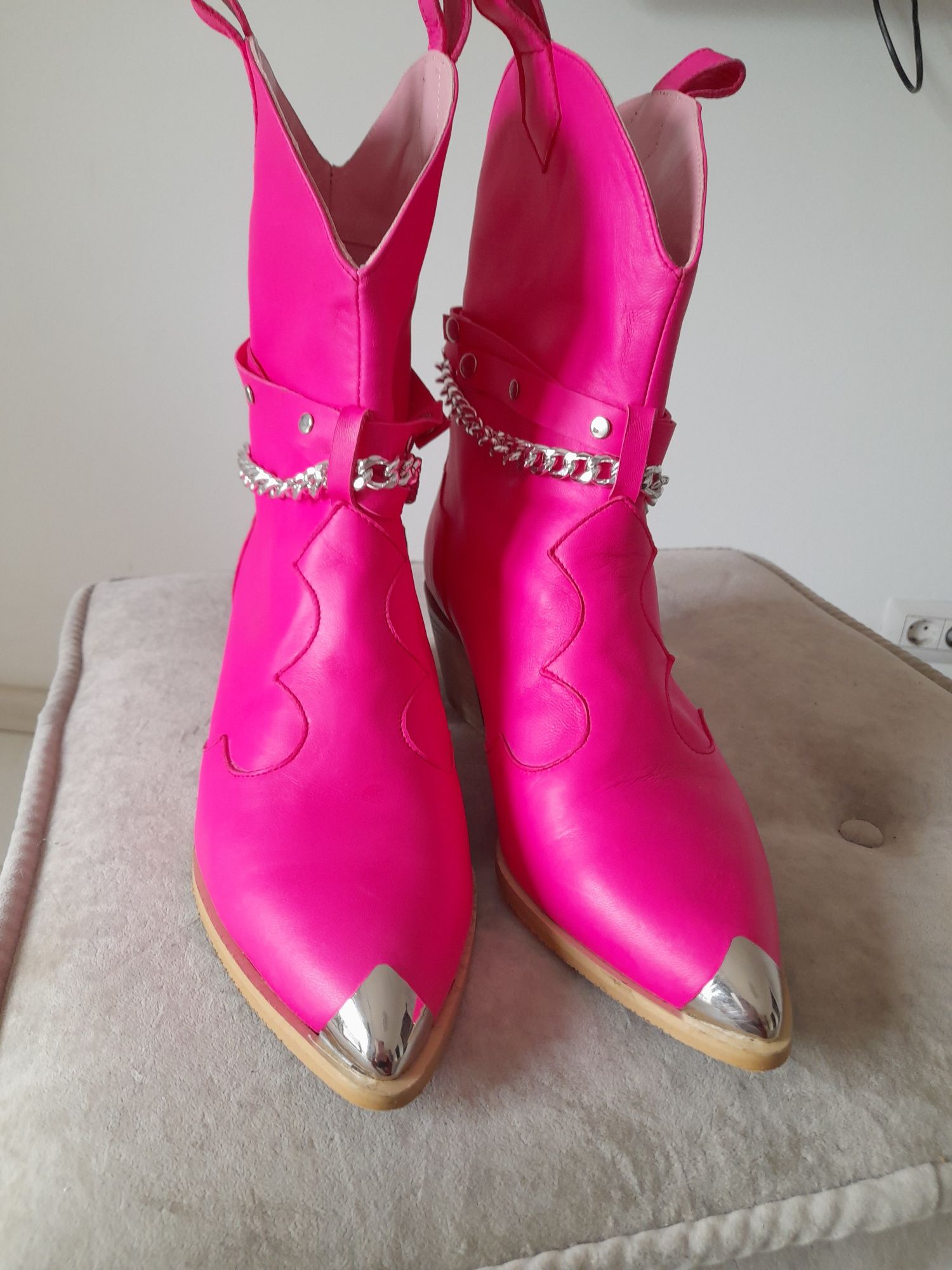 Ciocate Bushra Piele Neteda Roz cu Accesorii Argintii mărimea 40