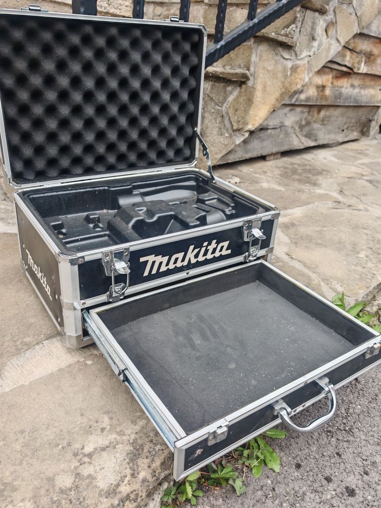 Продавам оригинален куфар макита