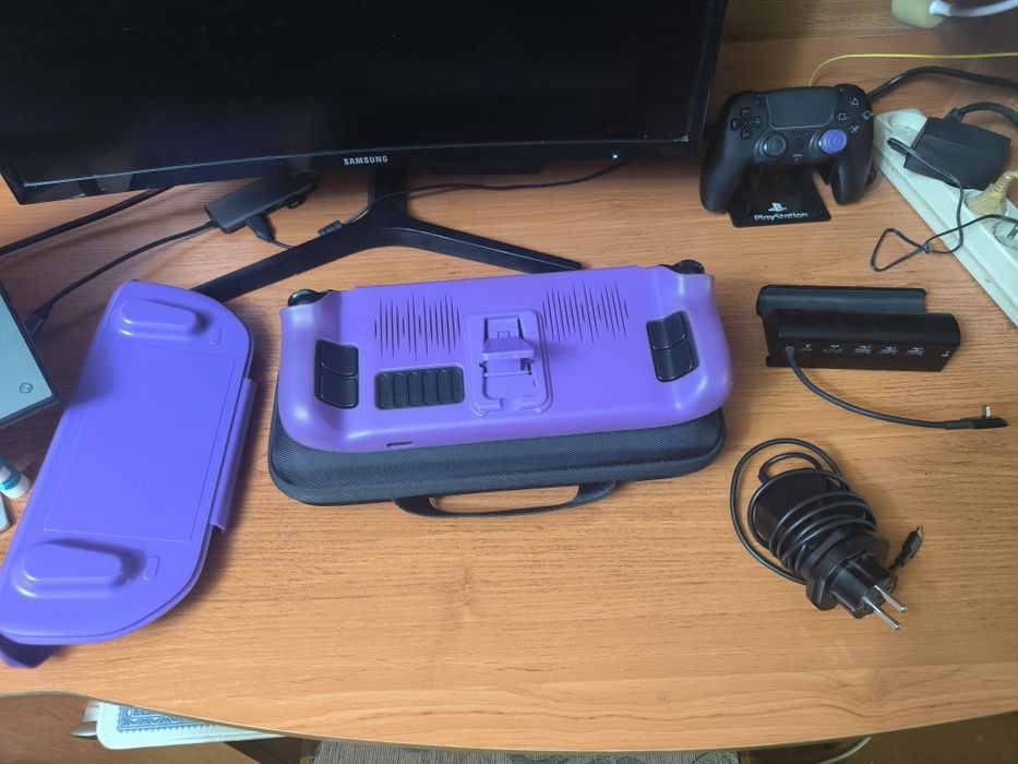 Продю Steam Deck в отличном состоянии.