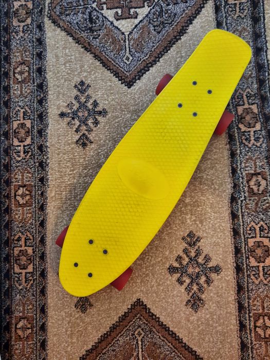 Skateboard foarte putin folosit