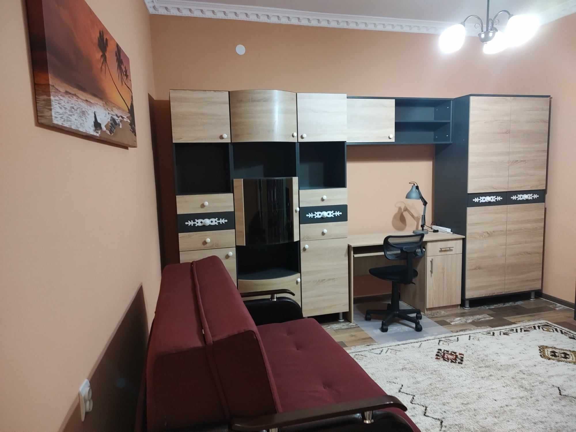 Dau în chirie apartament cu o cameră la casă