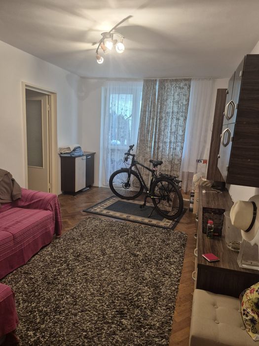 Vând apartament 3 camere