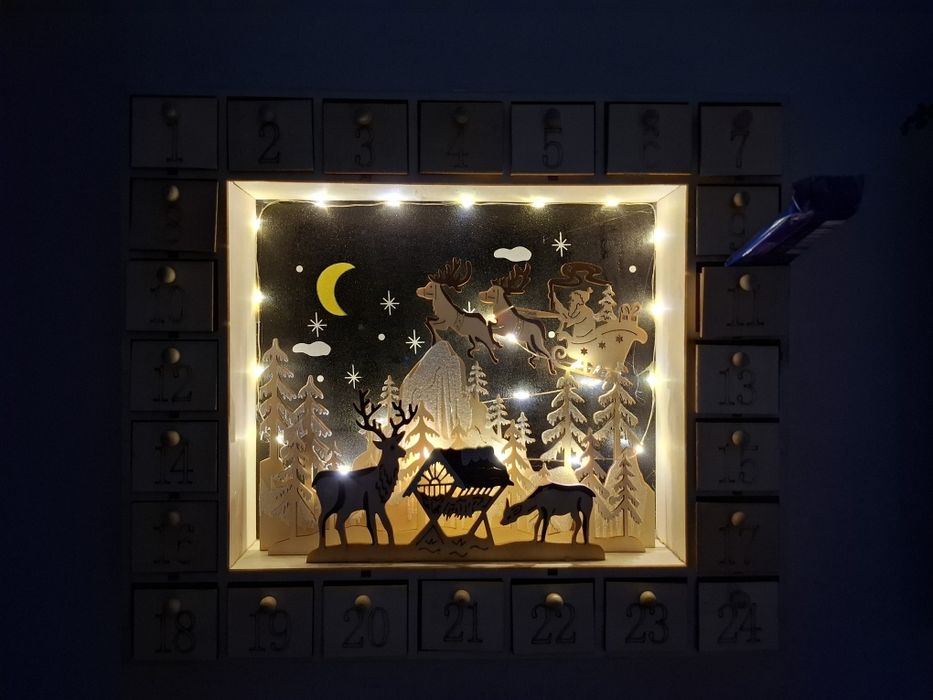 Светещи коледни календари