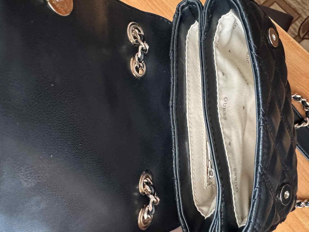 Чисто нова чанта на GUESS