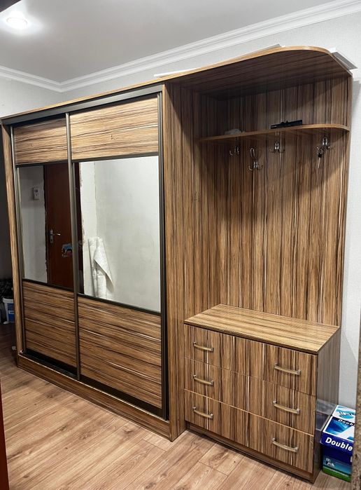 Продам шкаф-купе + прихожую