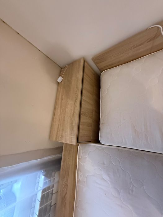 Vand 2 paturi de o persoana cu lada de depozitare si comoda