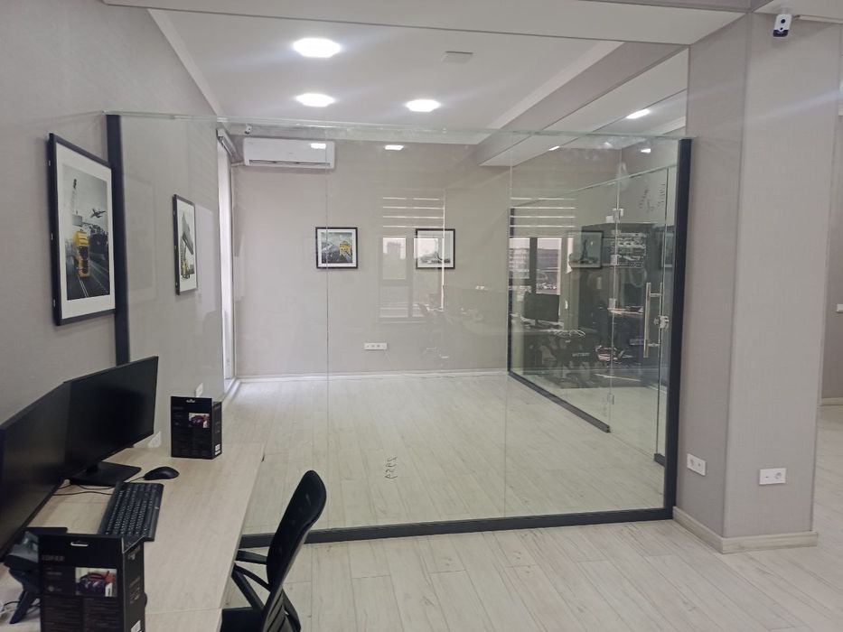 Офислар учун ойнали тусиклар.. Стеклянные перегородки для  офиса