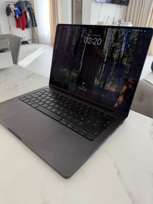 Macbook pro M3 неразличим от нов!