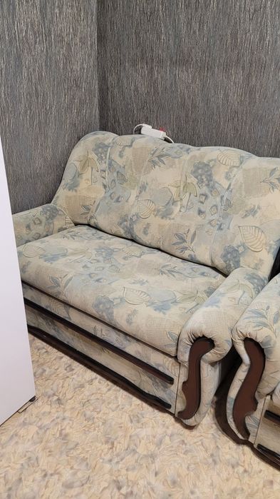 Продам диванчик, состояние хорошее! Раскладывается!
