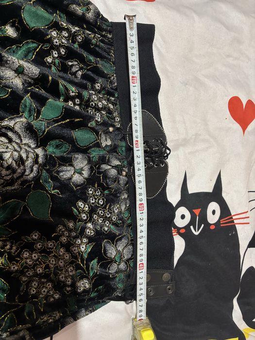 Vând fustă traditională, model vechi.