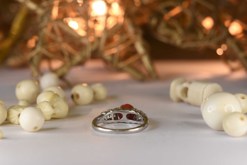 Inel argint rodiat cu coral sferă și 20 diamante