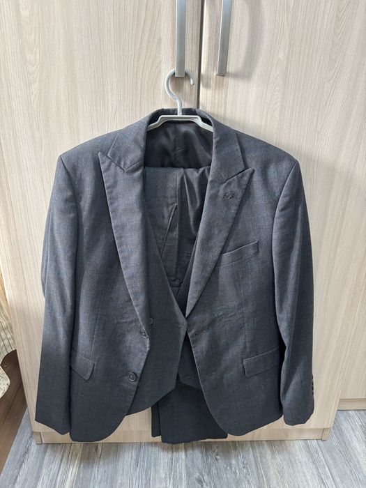 Тройка костюм шалбар серый 46-48+темно серый пиджак