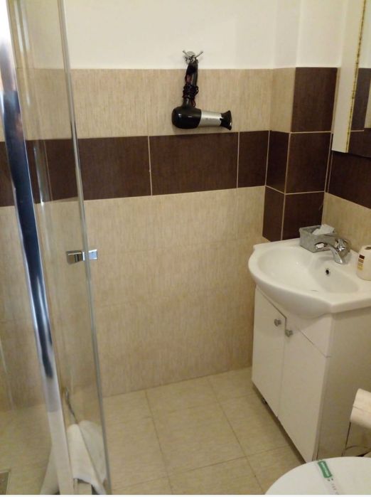 Inchiriez ap 2 camere zona centrala