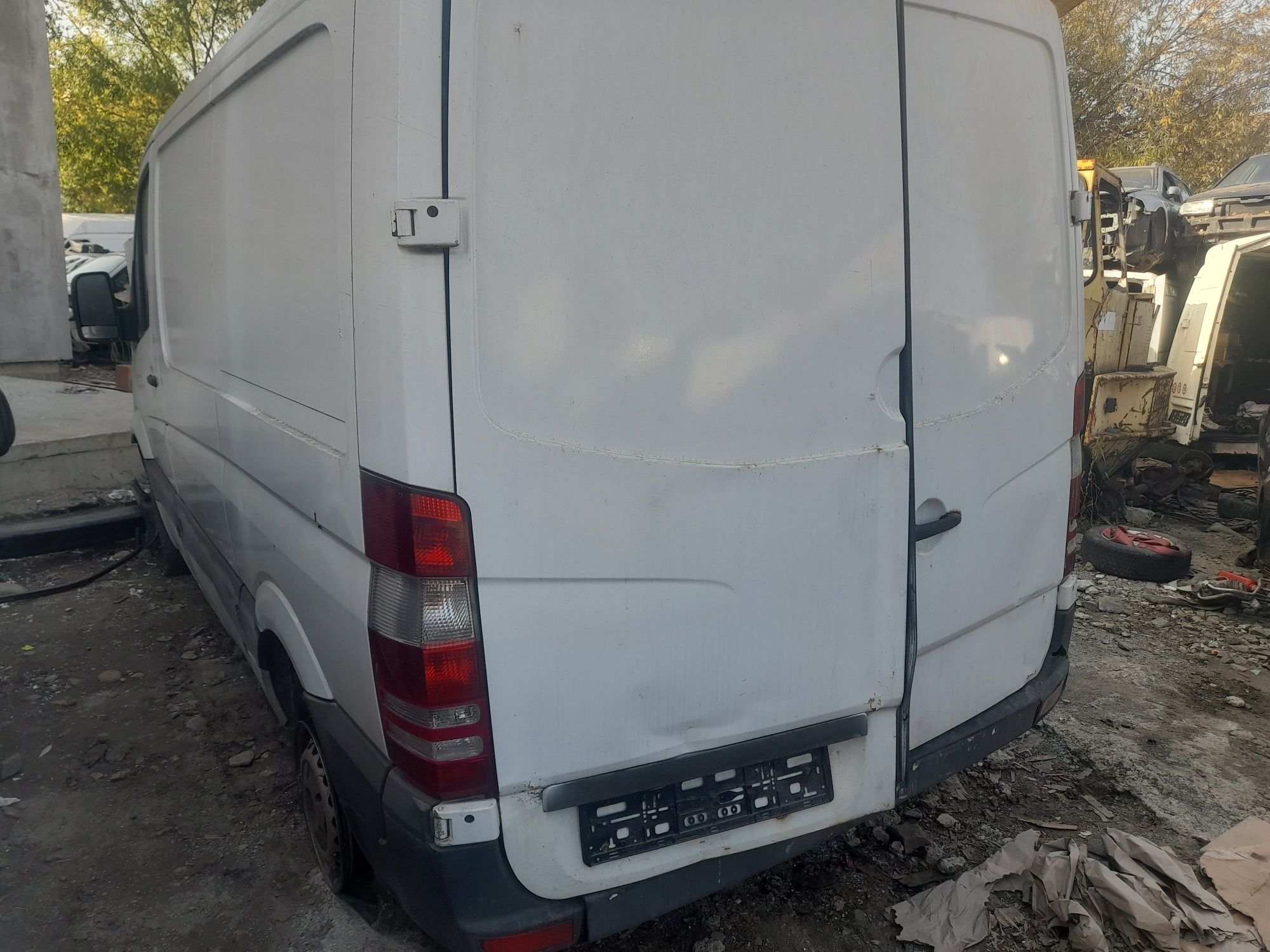 Dezmembrez mercedes  sprinter 311 2.2 cdi  2009