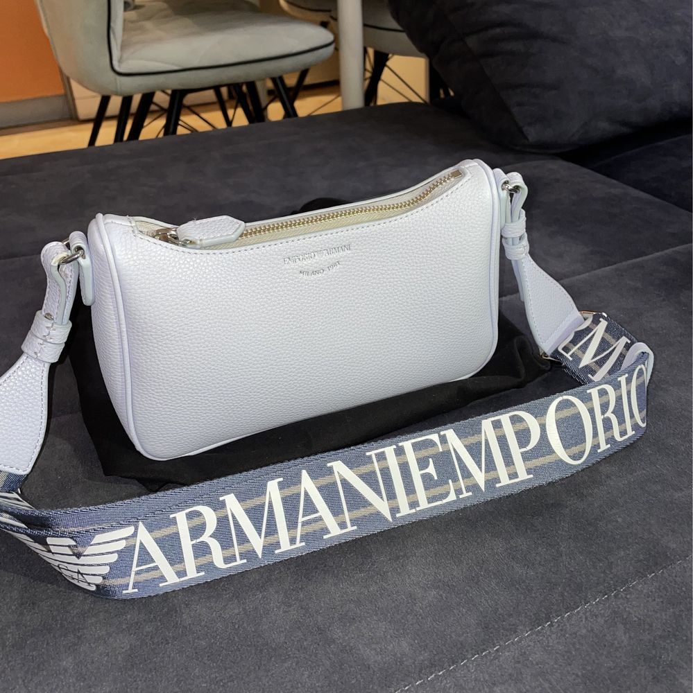 Униална оригинална чанта Emporio Armanai Baguette Bag baby blue