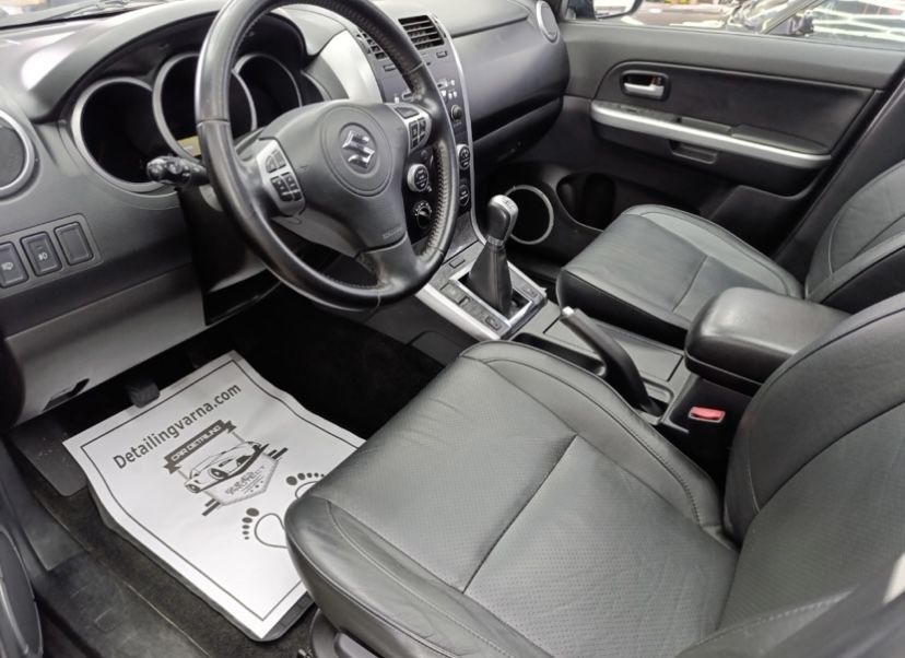 Suzuki Grand Vitara 2.4i Бензин - 2011г.