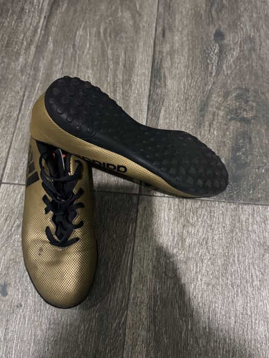 Футболни обувки стоножки и бутони