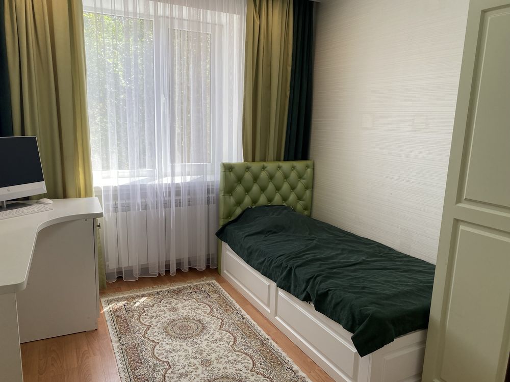 Кровать с матрасом