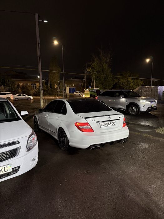 Mersades Benz c63 3,5 dvigatel xolati ideal moshina bomba+vixlop zor