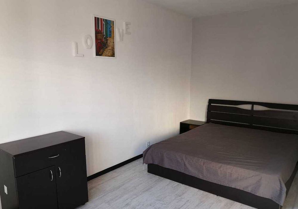 Дава се под наем Тристаен апартамент в Бургас, Меден рудник - зона Б - 62 кв.м за 300 € - Снимка #2