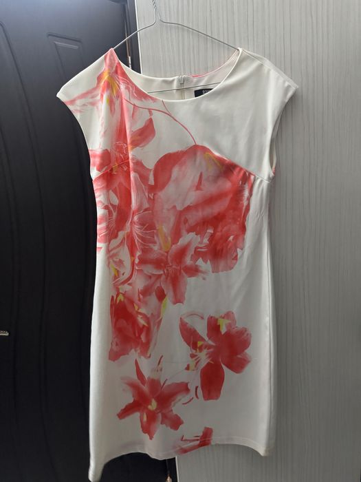 Рокля в бяло и розово