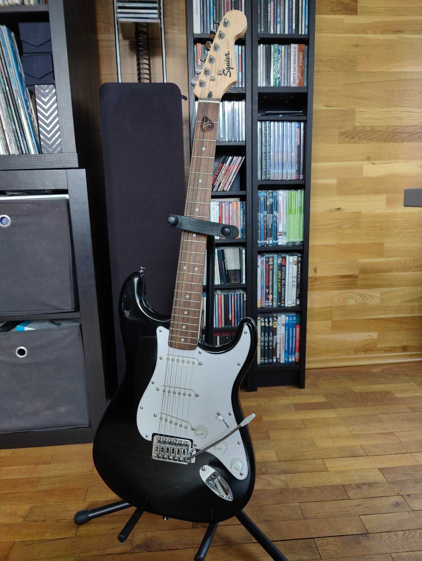 Китара Fender Squier + усилвател + калъф + кабел + перца + 3 к. струни