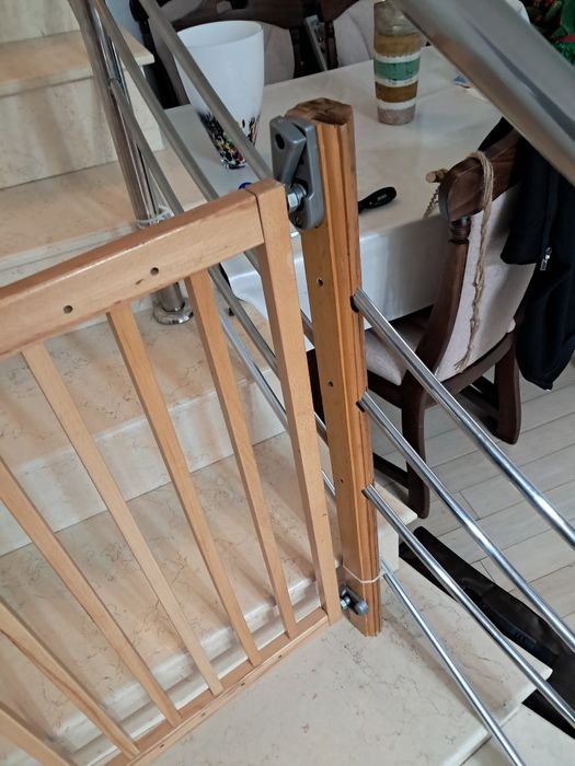 Portiță blocat accesul copiilor scară