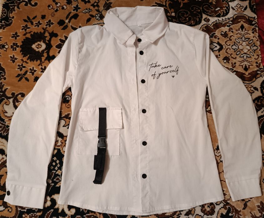 Продам школьную рубашку для девочки р 40 на 8-10 лет