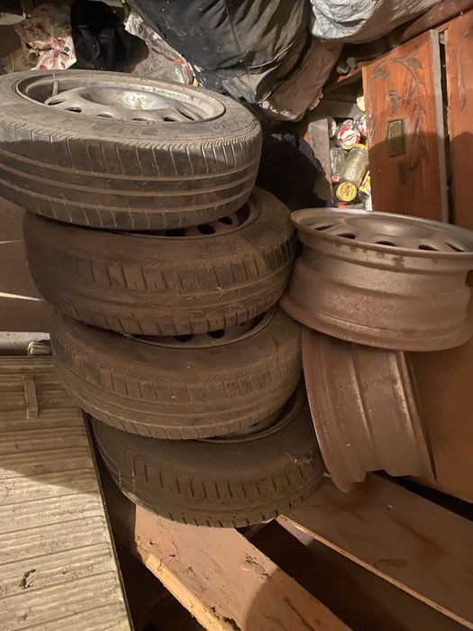 Гуми за коли добре запазени