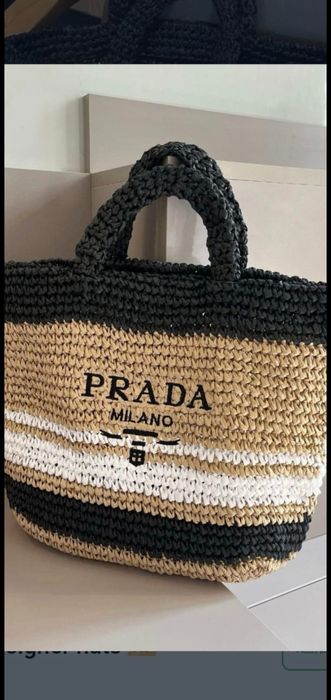 Geantă Prada, model 2026