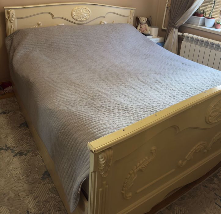 Кровать с тумбами , гостинный шкаф