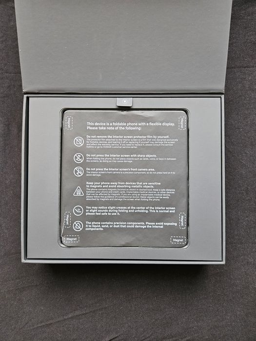 HONOR Magic V3 2 години гаранция