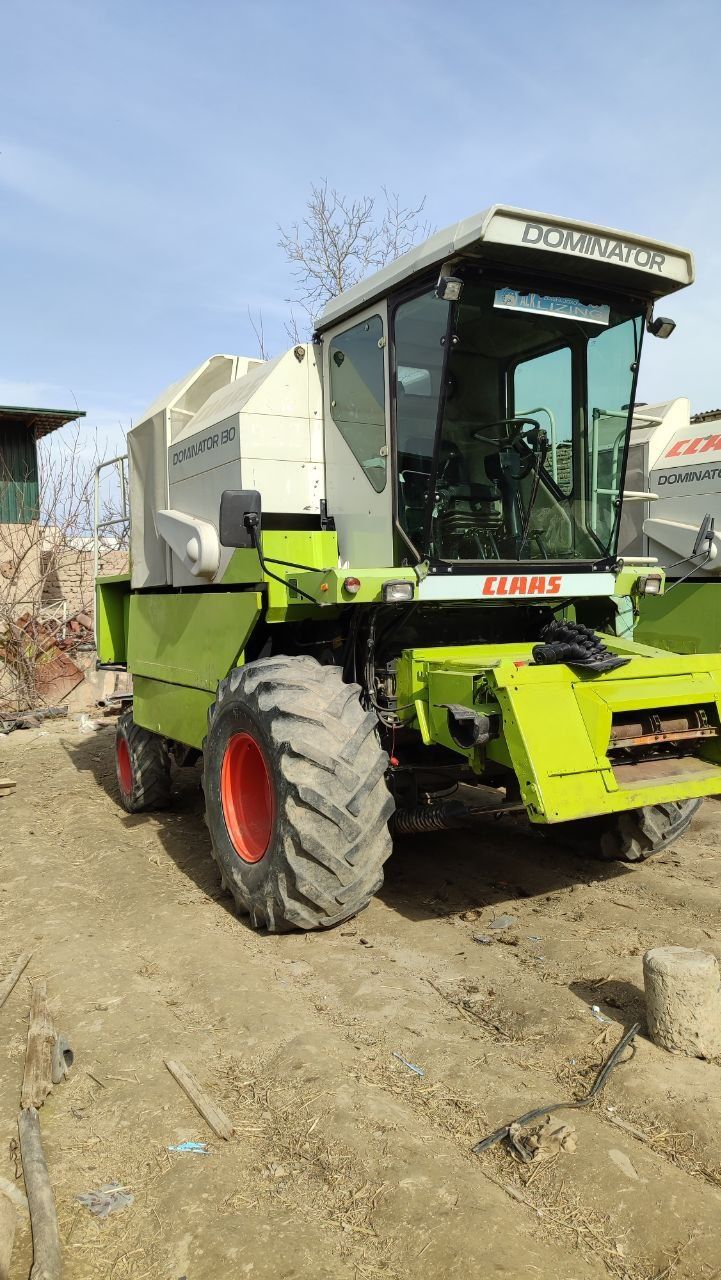 Claas dominator 130