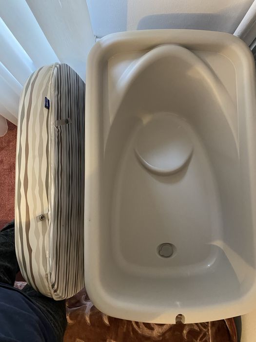 Cadita cu masa de infasat Chicco