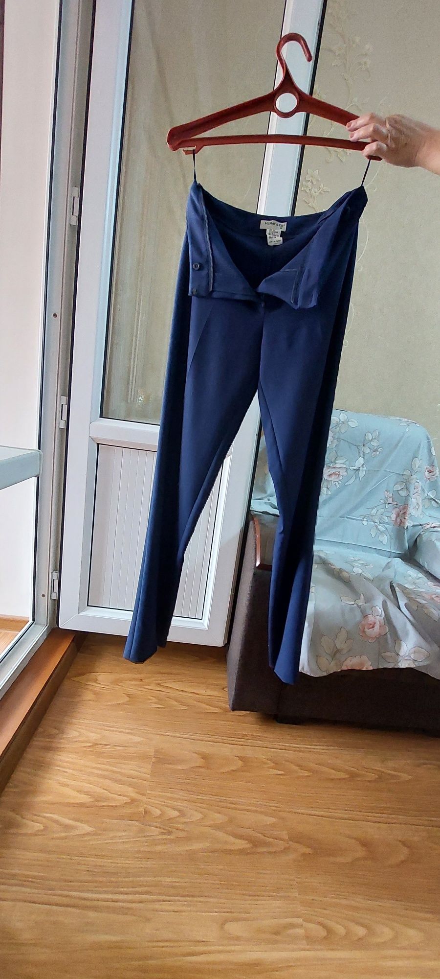 Женский брючный костюм