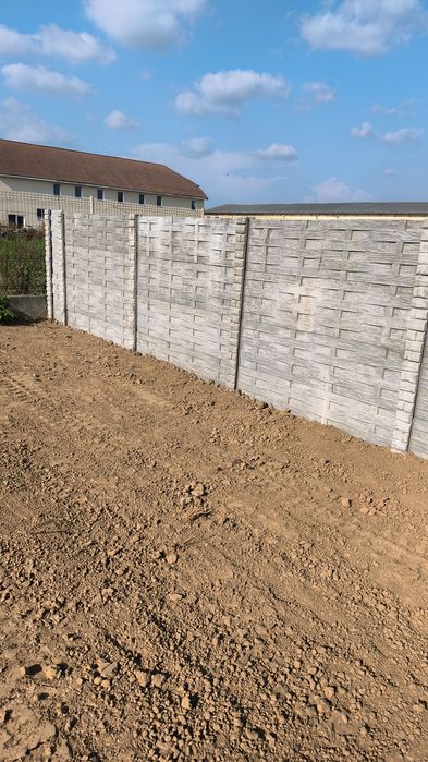 Vănd plăci de gard