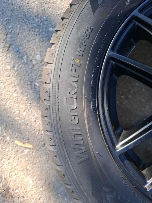 Vand 4 anvelope noi de iarna pe 15 inch.