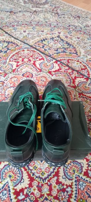 Осенний кожанный ботинок